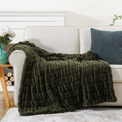 Faux Fur Throw Blanket For Bed, Large Fur Blanket Double Side Ruched Rabbit Fur Blanket For Couch, Bed, Super Soft Cozy Mink Blanket