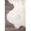 Tapis blanc à poils longs en fausse peau de mouton de performance Lavallée-23544397