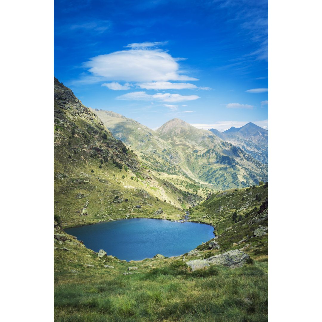 Landschaft der Tristaina-Seen von PepeLaguarda - Leinwanddrucke