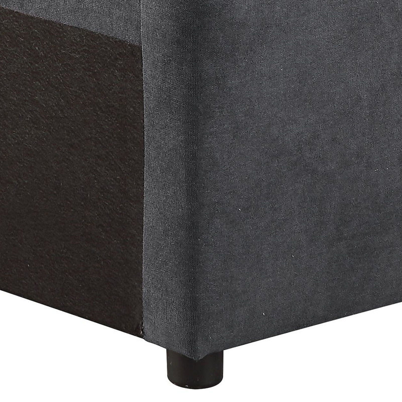 Fauteuil d'appoint faisant face à la droite