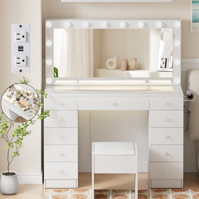 Ensemble de coiffeuse avec plateau en verre Greyden 11 tiroirs et prises intégrées | Tiroirs avec bandes lumineuses à DEL | Miroir grossissant 10X | Rangement spacieux, design luxueux pour une routine de beauté