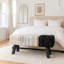 Élégant banc d'appoint à poils sur pattes avec rayures Patchwork - Mobilier polyvalent offrant style et confort - Banc de rangement rembourré pour sièges de chambre à coucher, de salon et de salle à manger - 36 po, ivoire / noir