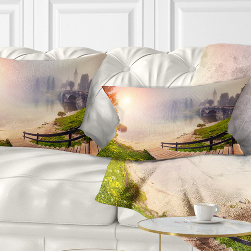 Coussin lombaire majestueux dans le lac