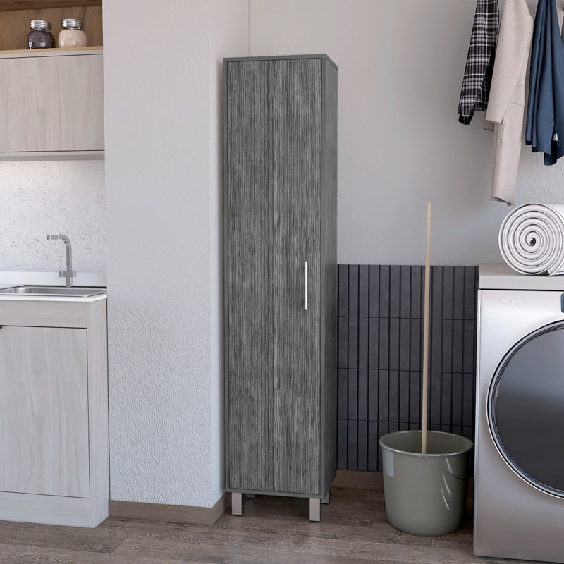 Grande armoire en chêne pour le rangement quotidien - 5 tablettes, installation de suspension de balais en chêne ergonomique, solution, organisation à domicile efficace