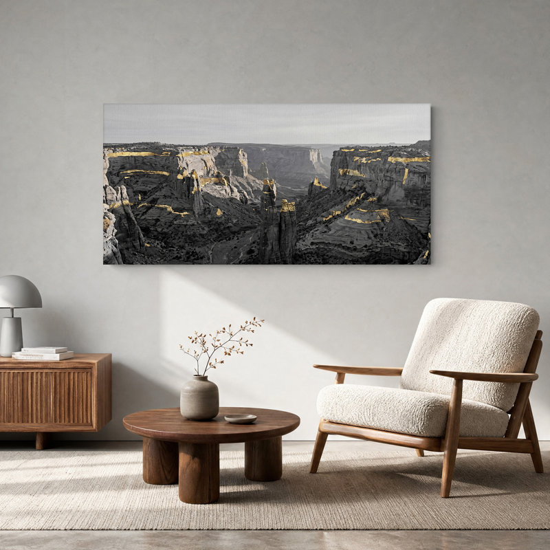 Tableau sur toile représentant un paysage de canyon monochrome aux accents dorés, 32“W x 16”H
