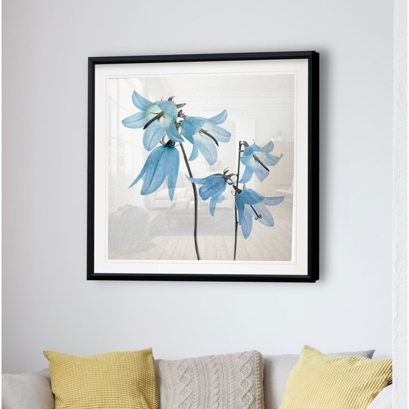 «Gorgeous Blue IV», reproduction de photo, H 17,5 po x l 17,5 po x P 1,5 po, Cadre plastique noir