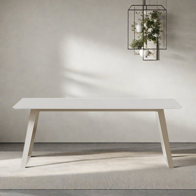 Creamy wind warm dining table
