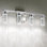 Éclairage pour salle de bain 4 lumières en nickel brossé avec 3 modes de couleur et abat-jour en verre transparent