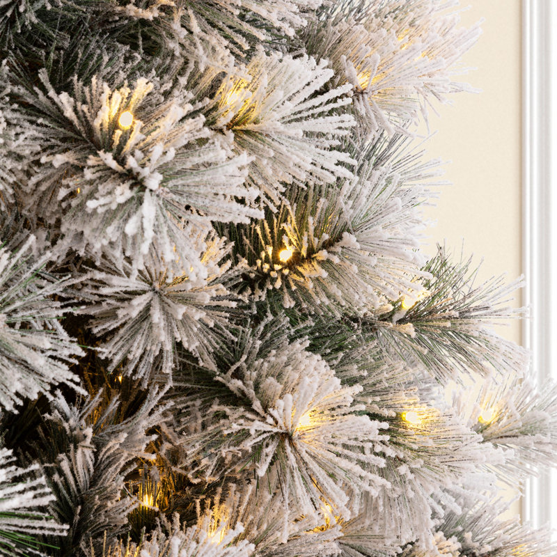 Arbre de Noël artificiel avec lumières Guillema, 7,5 pi