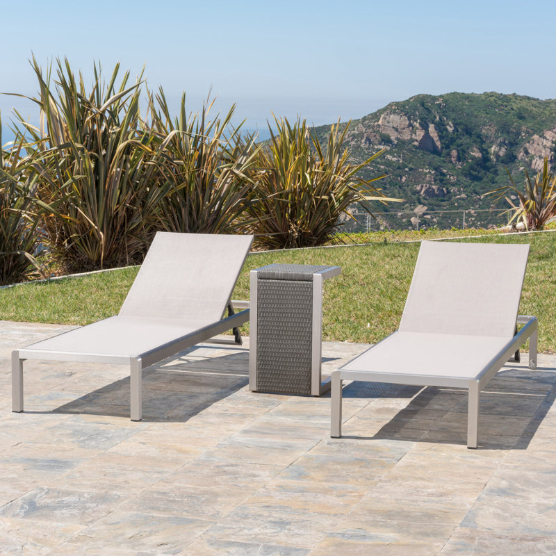 Ensemble de chaises longues inclinables 77,56 "avec table Caggiano, Argent, Gris