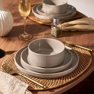 Star Series 24 Pieces Dinnerware Set, Cinnamon Brown