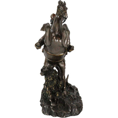 Figurines & Sculptures