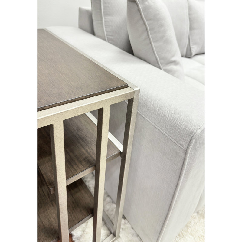 Table de chevet moderne en bois avec support en métal et deux tablettes élégantes