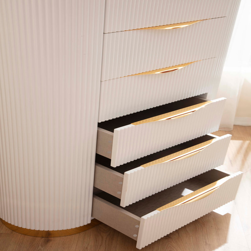 Commode dorée avec bois en blanc