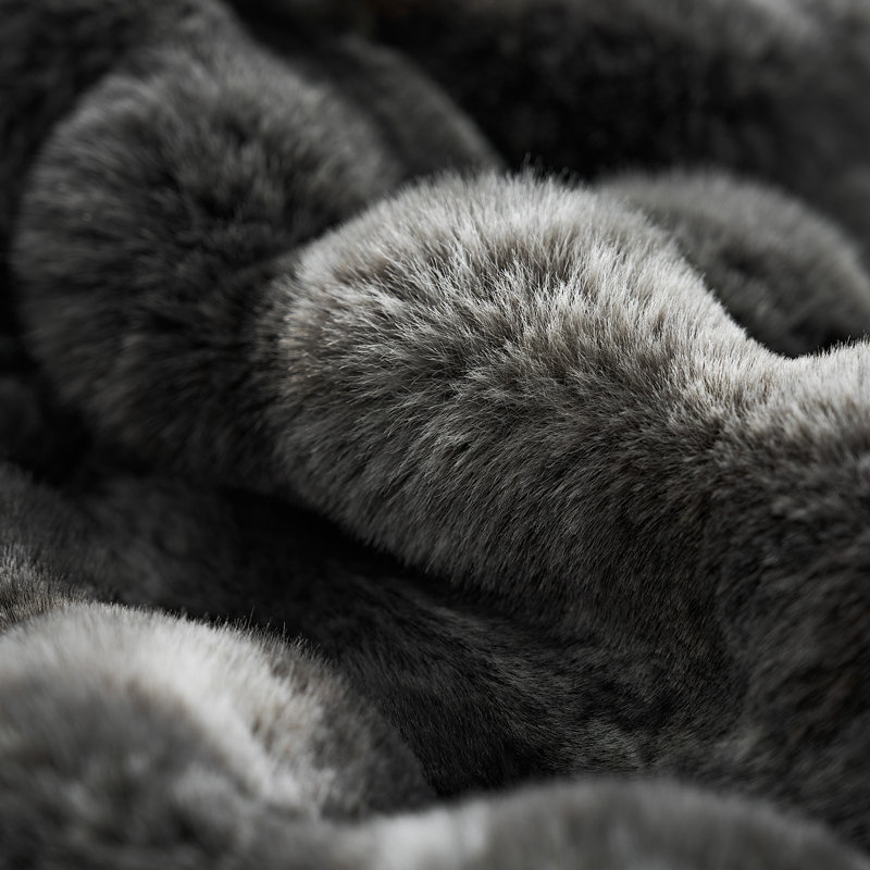 Jeté en fausse fourrure Ridgeline, L 60 po x l 50 po, Marbre gris anthracite chiné