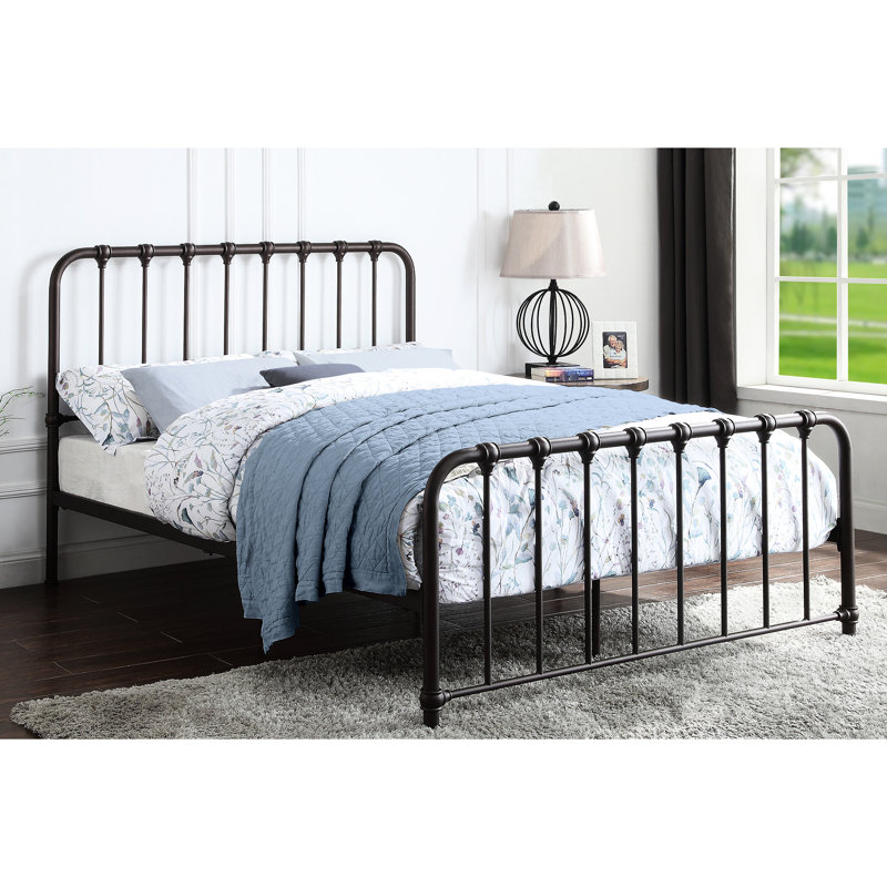 Lit plateforme en métal dans un abat-jour bronze foncé séduisant, lit double pleine grandeur, pour chambre à coucher