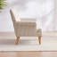 Fauteuil rembourré en bois-397560427