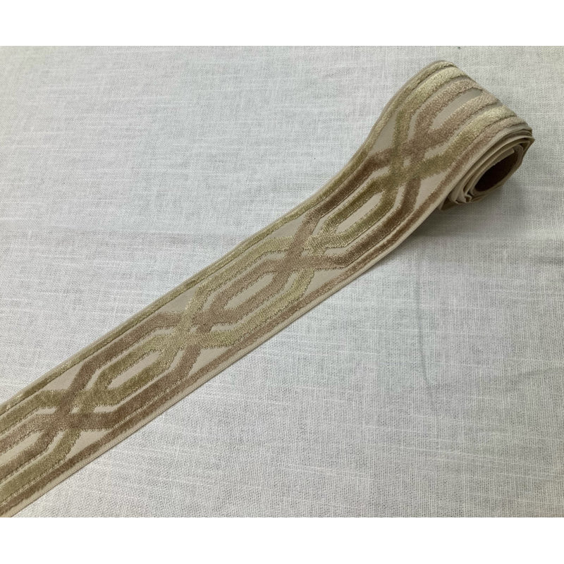 Bande de rideau en velours tissé brodé avec bordure de 3,5 po de largeur H-1109/2, vendu à la verge