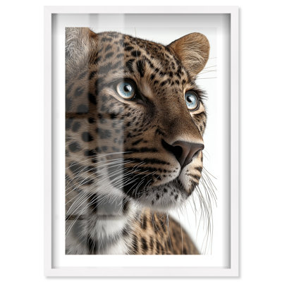 «Leopard Gaze Shadowbox», art animalier par Notoriart, cadre blanc, H 16 po x l 11 po
