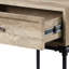 Table de bout avec rangement de style industriel, couleur sable et chêne