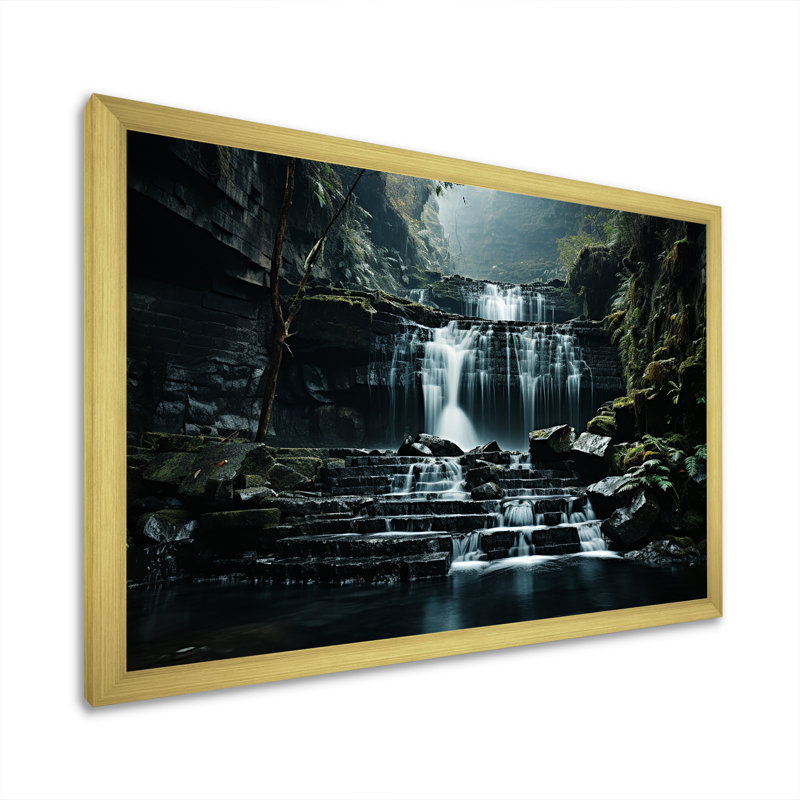 «Waterfall Cliff Scenery» sur toile, H 16 po x l 32 po x P 1 po, Cadre doré simple