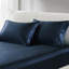 2 taies d'oreiller standard de luxe 100% satin bleu nuit, froissées, douces pour la peau, texture lisse boulochage, à bout ouvert, frisottis apprivoisés
