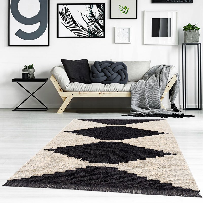 Tapis noir et ivoire moderne