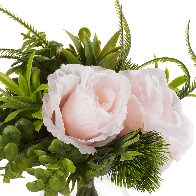 Pièce maîtresse roses dans un vase