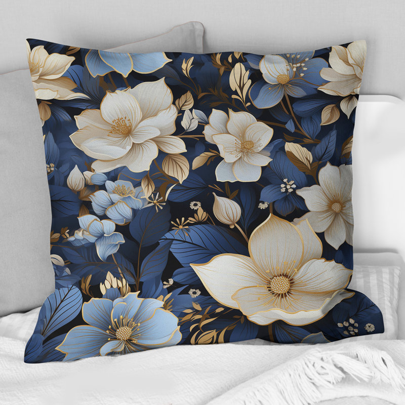 Coussin décoratif blanc à imprimé floral blanc et bleu nuit, H 16 po x l 16 po