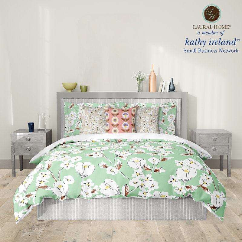 Retro Floral Mint/Cream Microfiber Comforter, King Comforter