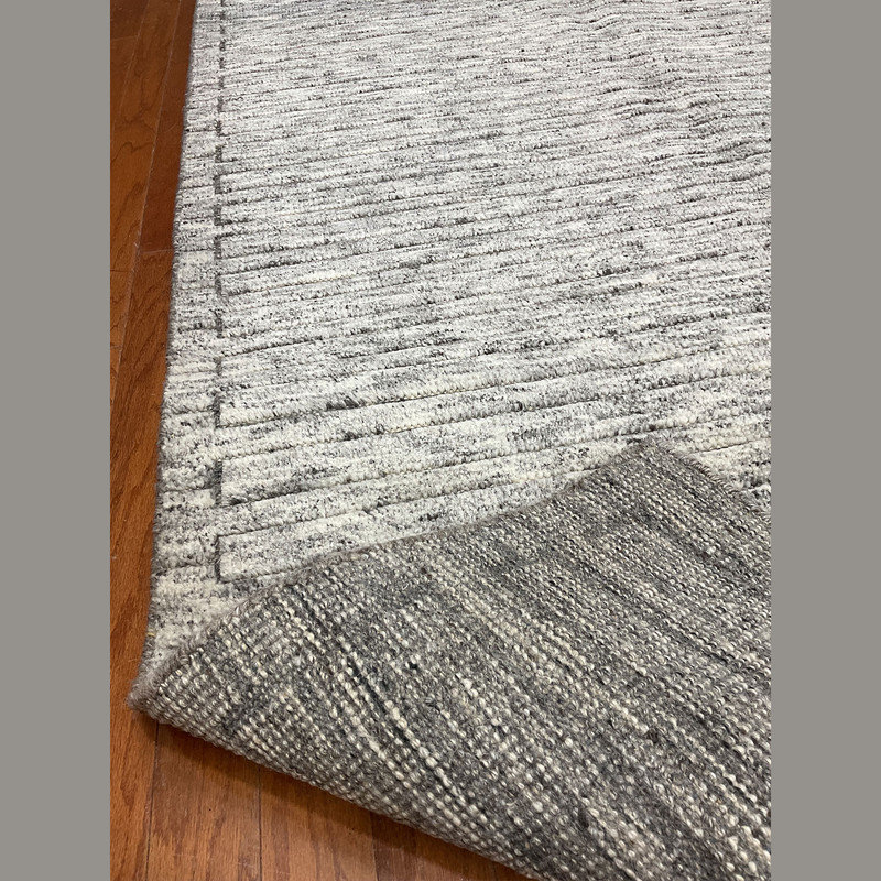 Tapis gris / blanc en laine noué à la main 8 pi x 10 pi