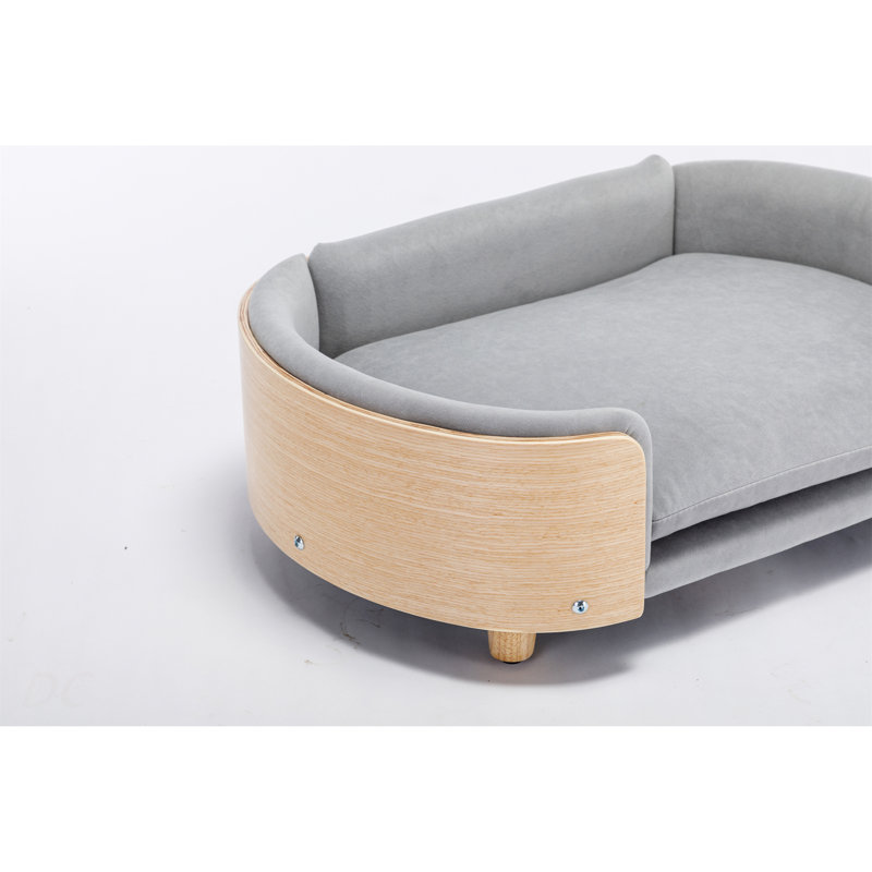 Lit pour chien surélevé de style scandinave avec pieds en bois massif et dossier en bois cintré, coussin en velours, taille moyenne