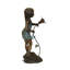 Statue de fille tenant une fontaine en bronze - Taille: L 15 po x l 15 po x H 35 po.