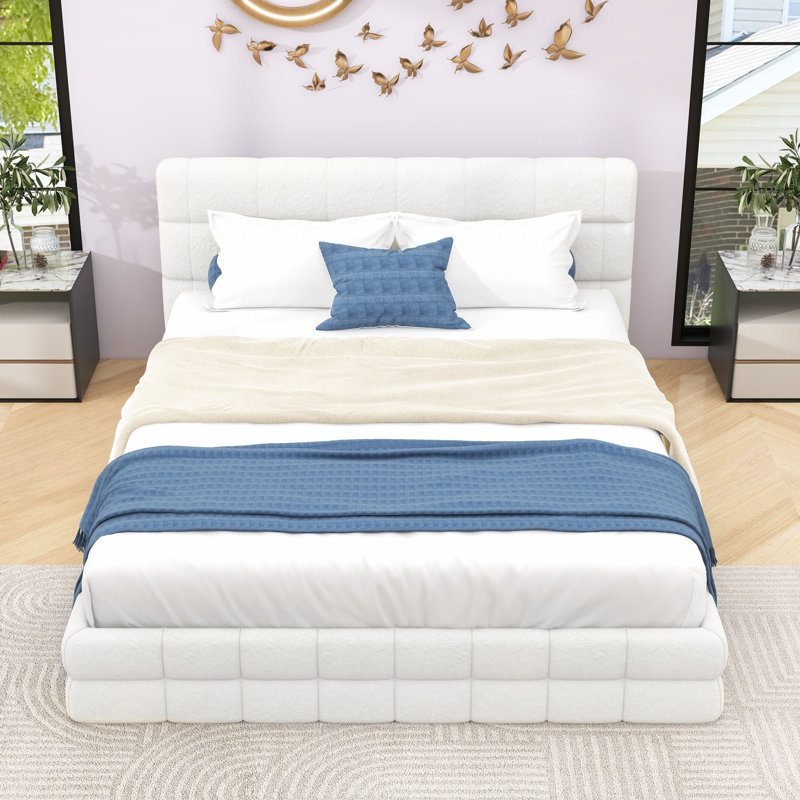 Grand lit plateforme tapissier avec tête de lit surpiquée et structure robuste, Blanc