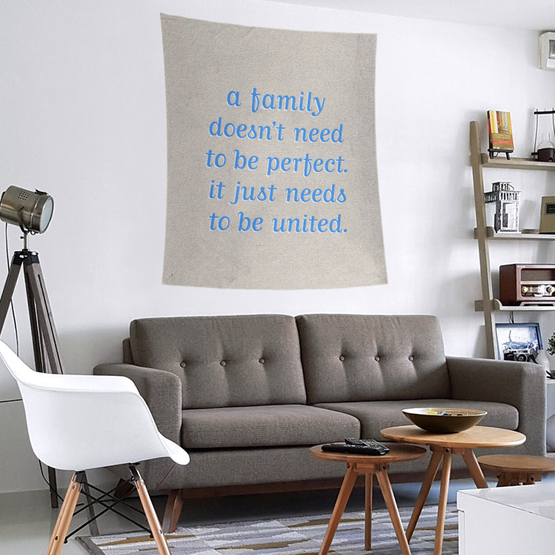 Tapisserie de polyester, citation à la famille love, H 60 po x l 51 po, Blanc / bleu contrastant