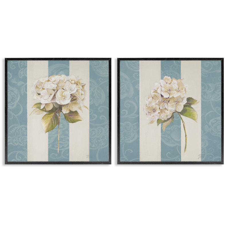 «Hydrangeas on Blue Strips», ensemble de 2 giclées par Patricia Pinto, Giclée encadrée noir minuit, H 17 po x l 17 po