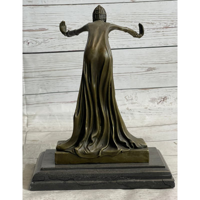 Figurines & Sculptures