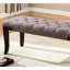 Banc brun - Pieds en bois massif verni, siège en coton tissé à la main, 112 cm (l) x 41 cm (p) x 48 cm (h), assise évasée en tissu, revêtement neutre contrastant.