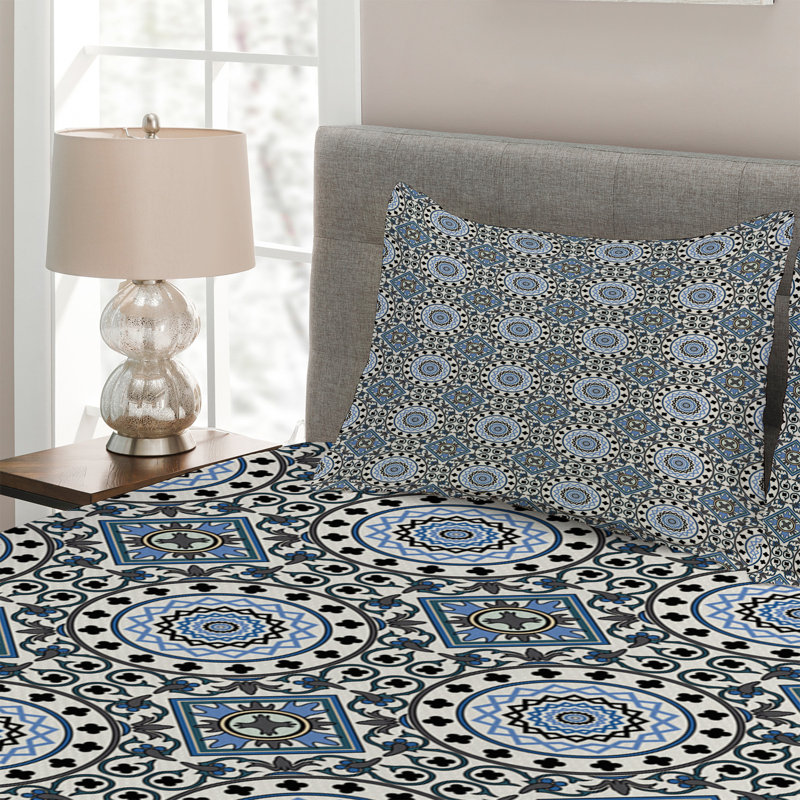 Traditional Polyester Geometric Shapes Coverlet