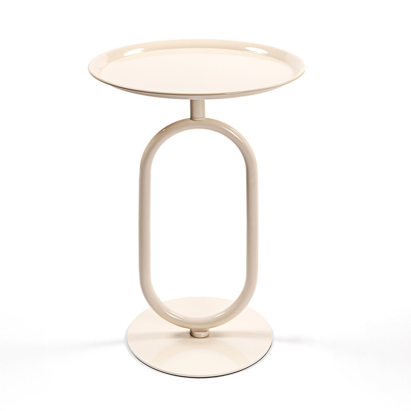 Ensemble de petites tables basses à cocktail