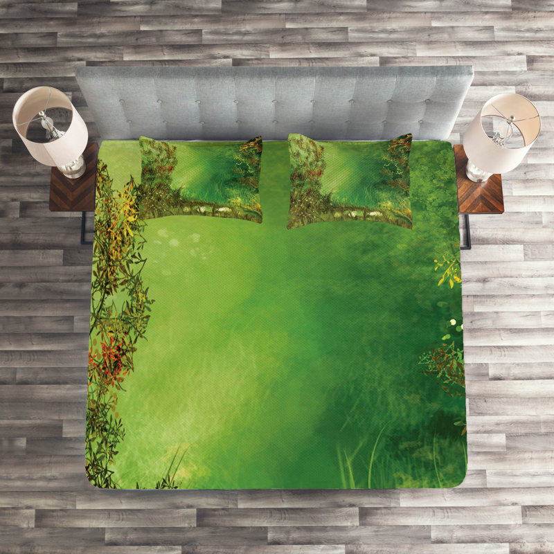 Green Forest Queen Quilted Bedspread Set with Shams