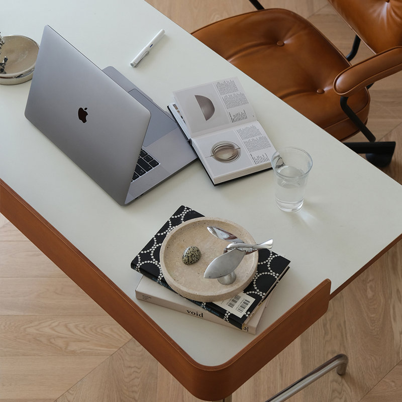 Bureau d'ordinateur blanc Retro Retro