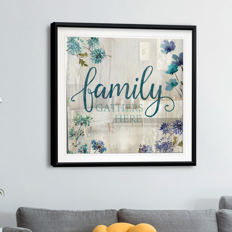 «Family Gather Here», art textuel, H 17,5 po x l 17,5 po x P 1,5 po, Cadre plastique noir