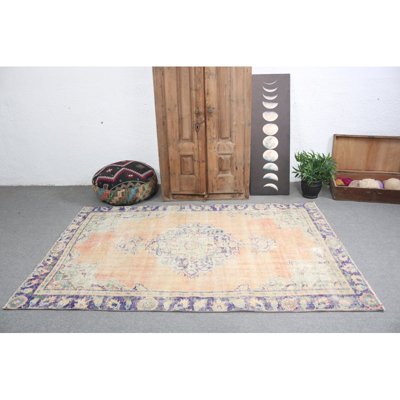 Tapis turc bleu doux et orange pastel avec motif floral bohémien unique pour la décoration intérieure