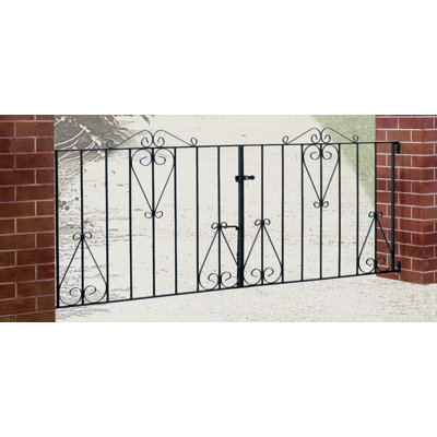 Suez Scroll Metal Driveway Gate 91cm High