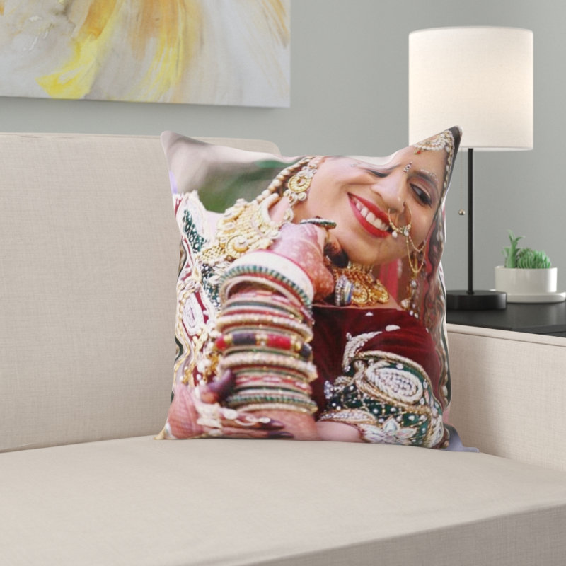 Coussin en femme indien