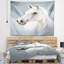 Une tapisserie de cheval blanc seul Animal-28484955