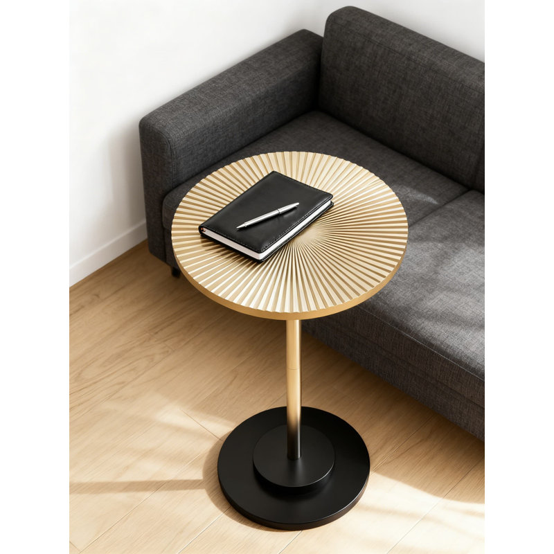Table d'appoint ronde moderne avec pieds en métal, table de bout décorative pour les petits espaces dans le salon, la chambre à coucher et le bureau