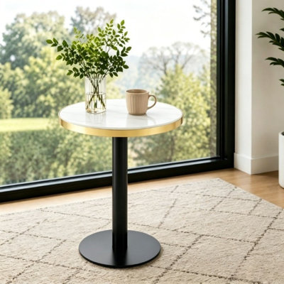 Table basse 23,6 po ronde à texture de marbre avec revêtement UV, table de bout moderne de luxe avec rebord en acier inoxydable