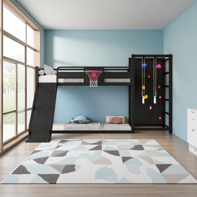 Lit mezzanine en métal avec panier de basketball, anneaux de traction, mur d'escalade et étagères intégrées. Conception ludique pour enfants avec glissade